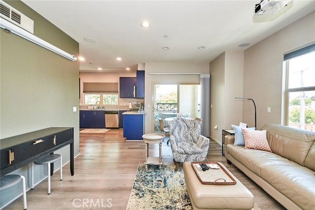 401 S Anaheim Boulevard, Anaheim CA: https://media.crmls.org/medias/cac8498c-8b26-48a3-8b01-264cb04c7c6b.jpg