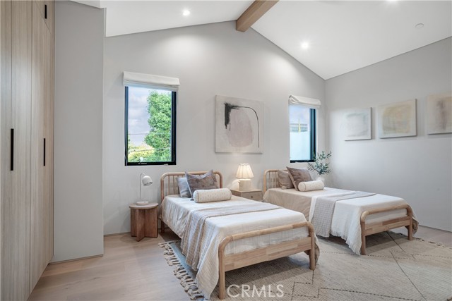 Detail Gallery Image 25 of 34 For 4830 Valjean Ave, Encino,  CA 91436 - 5 Beds | 5/1 Baths