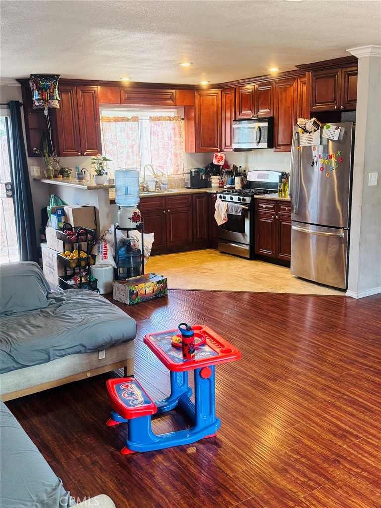 MLS #CV25268136 image #6