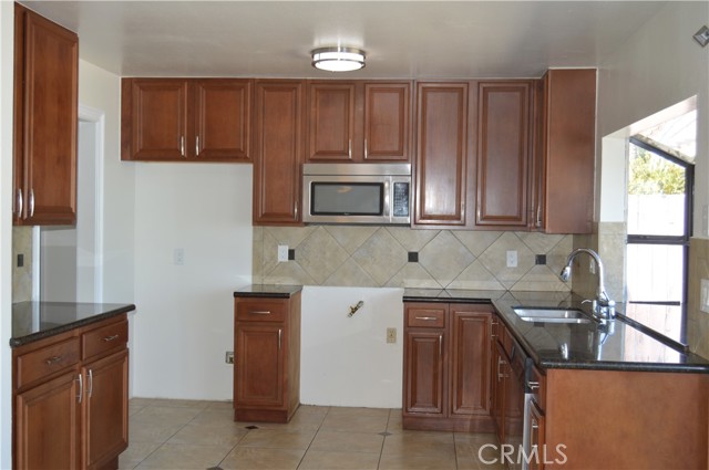 Detail Gallery Image 15 of 43 For 13638 Persimmon Rd, Moreno Valley,  CA 92553 - 4 Beds | 2 Baths