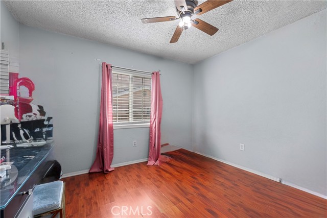 178 E 49th Street, Los Angeles CA: https://media.crmls.org/medias/cacbb068-4be2-422b-a50b-346cd798ae1d.jpg