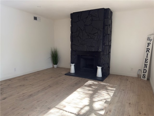 Detail Gallery Image 3 of 20 For 14456 Foothill Bld #43,  Sylmar,  CA 91342 - 2 Beds | 3 Baths