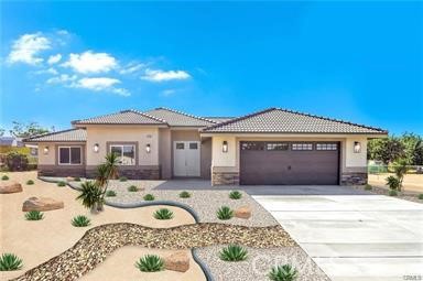 Detail Gallery Image 1 of 14 For 12655 Waynoka Rd, Apple Valley,  CA 92308 - 4 Beds | 2/1 Baths