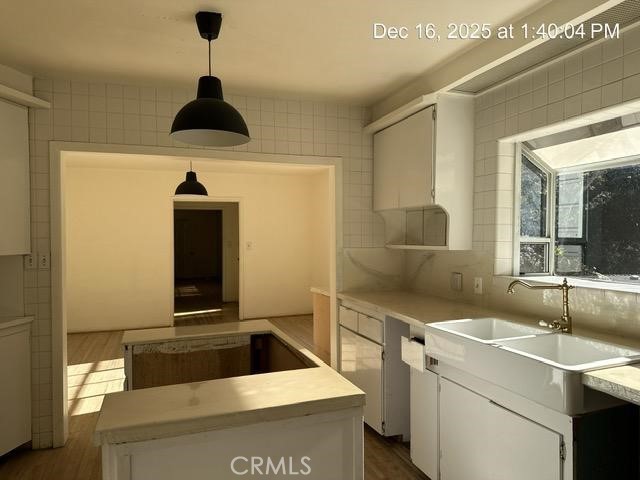 https://media.crmls.org/medias/cacd84e9-303b-4d8a-ae10-98bdd0e6edf7.jpg?preset=X-Large