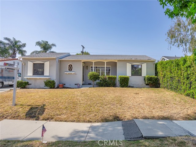 10348 Woodbridge Street, Toluca Lake CA: https://media.crmls.org/medias/cacdd925-ca59-4623-9533-2edb4716a7f8.jpg