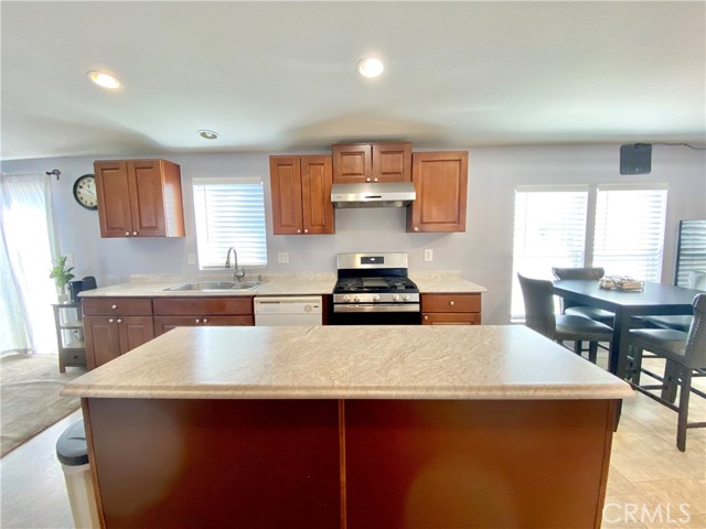 Detail Gallery Image 13 of 36 For 1212 W Pottery St, Lake Elsinore,  CA 92530 - 3 Beds | 2 Baths