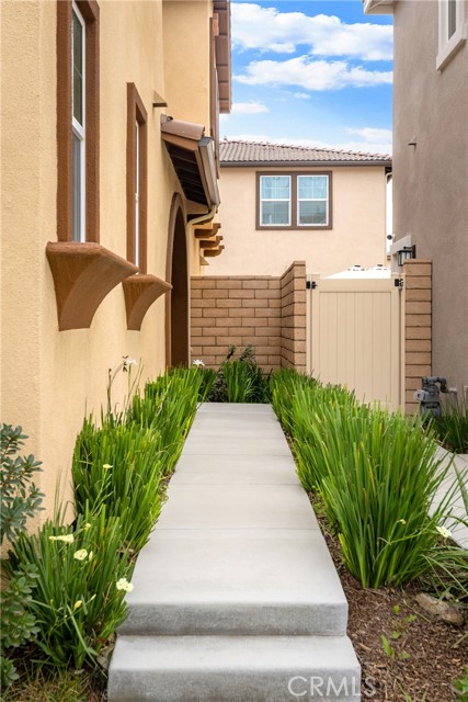 Detail Gallery Image 4 of 55 For 2972 E Calgary St, Ontario,  CA 91761 - 4 Beds | 3 Baths