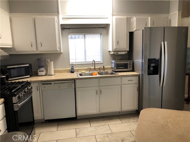 Detail Gallery Image 6 of 22 For 4901 Green River #113,  Corona,  CA 92878 - 4 Beds | 2 Baths