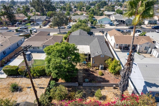 Detail Gallery Image 4 of 32 For 8430 Amboy Ave, Sun Valley,  CA 91352 - 4 Beds | 3 Baths