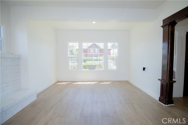 2101 Arlington Avenue, Los Angeles CA: https://media.crmls.org/medias/cacfc72c-d5cf-4582-9758-1b6d85f5eb21.jpg