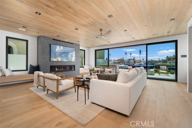 20 Balboa Coves, Newport Beach CA: https://media.crmls.org/medias/cad0746d-f70e-4eb9-8367-7356a460724e.jpg