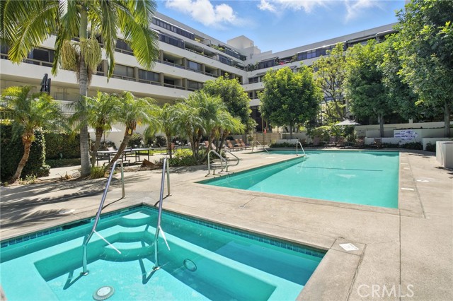 121 S Hope Street, Los Angeles CA: https://media.crmls.org/medias/cad0fa8f-fbc8-437d-b354-918615bb4f3d.jpg