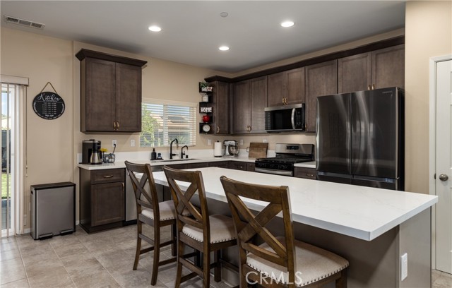 216 Colonial Drive, Calimesa CA: https://media.crmls.org/medias/cad264a7-7deb-440e-9260-b7678e4a1308.jpg