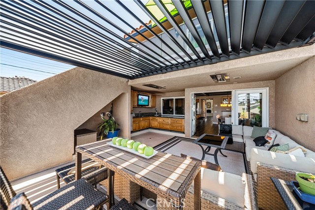 708 Main Street, Huntington Beach CA: https://media.crmls.org/medias/cad2e14b-829c-47a9-aa3a-2910856fd36e.jpg
