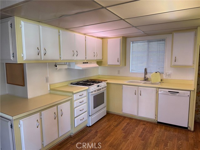 Detail Gallery Image 6 of 14 For 1083 via Del Mesa, Hemet,  CA 92543 - 2 Beds | 2 Baths