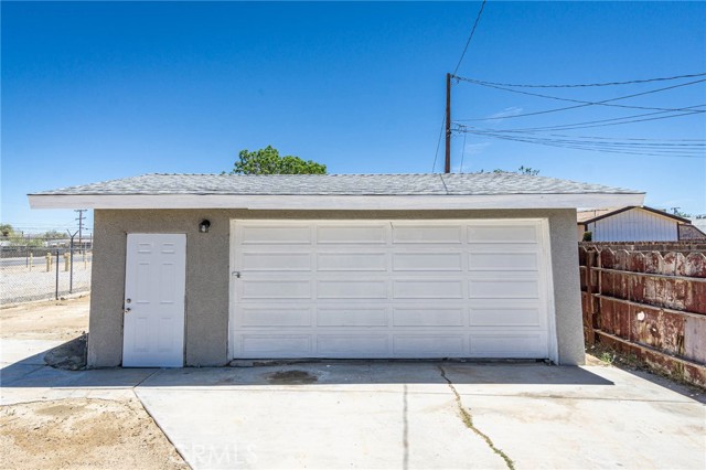 35277 Walnut Street, Barstow CA: https://media.crmls.org/medias/cad3525b-c2ed-49a2-a7e8-8356a5baa22a.jpg