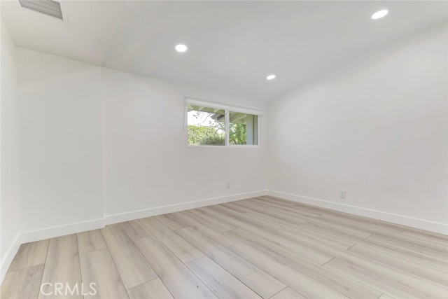 Detail Gallery Image 7 of 14 For 5515 Hermitage Ave, Valley Village,  CA 91607 - 3 Beds | 2 Baths