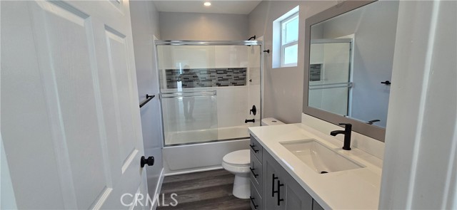 Detail Gallery Image 13 of 21 For 2726 W Pendleton Ave, Santa Ana,  CA 92704 - 4 Beds | 3 Baths