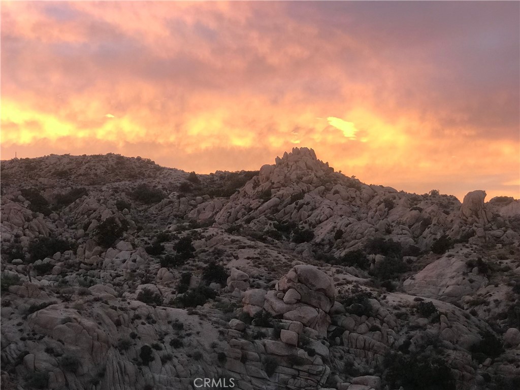 https://media.crmls.org/medias/cad4f3f6-1c2c-42f4-a2aa-cbda51deff0e.jpg?preset=X-Large