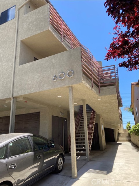 600 1st Street, Hermosa Beach, California 90254, ,Residential Income,Sold,1st,SB21189839