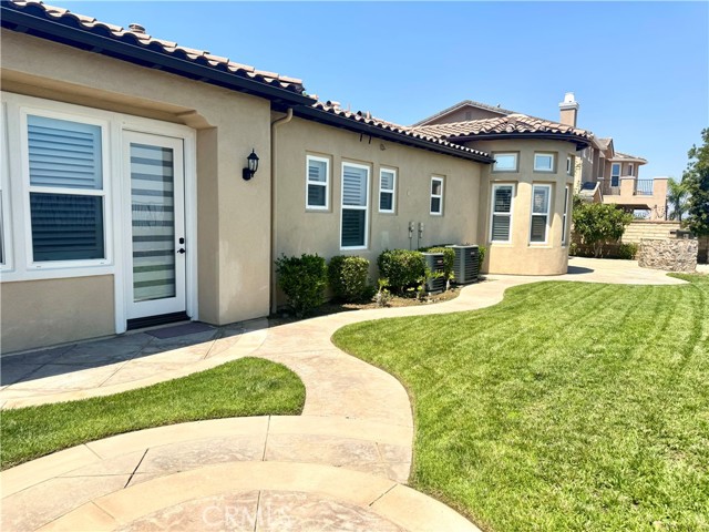 26480 Valley Oak Lane, Valencia CA: https://media.crmls.org/medias/cad67b22-63b9-444c-a149-81e6217c3ec8.jpg