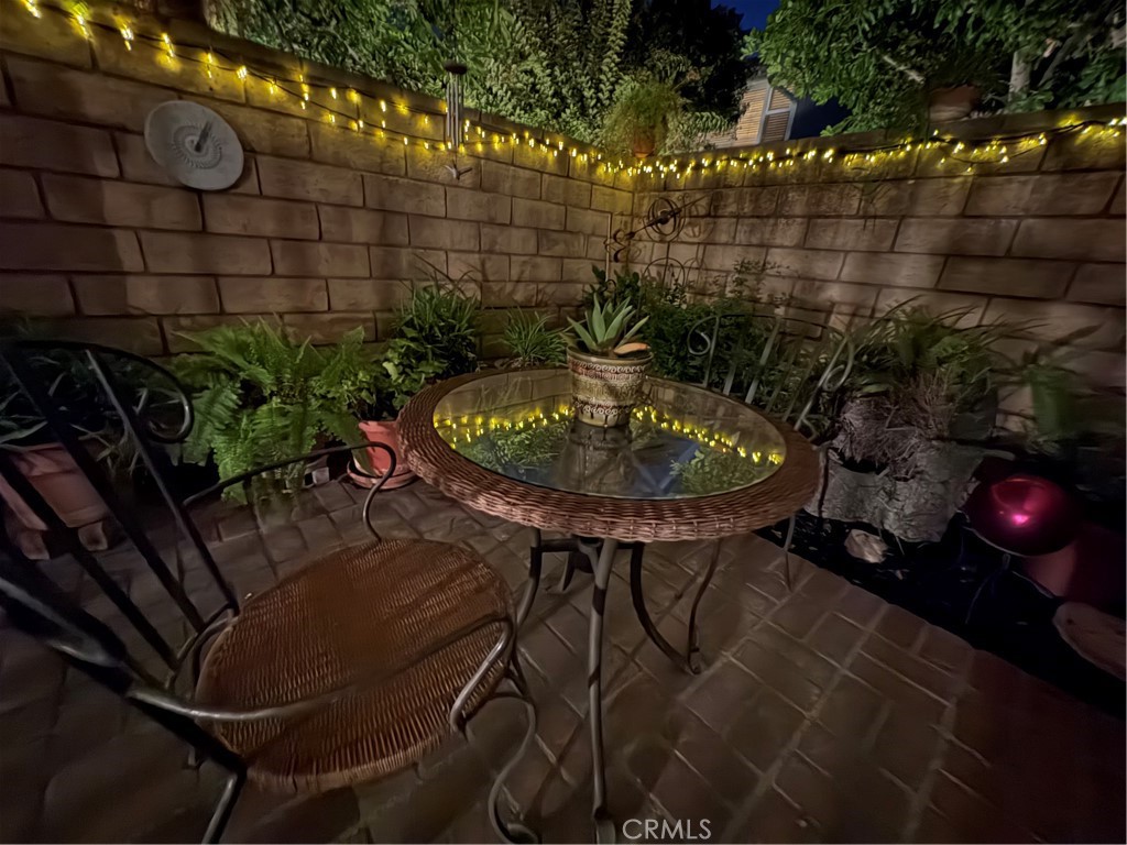 https://media.crmls.org/medias/cad76eb0-31a3-4211-bc00-3e498fa38be7.jpg?preset=X-Large