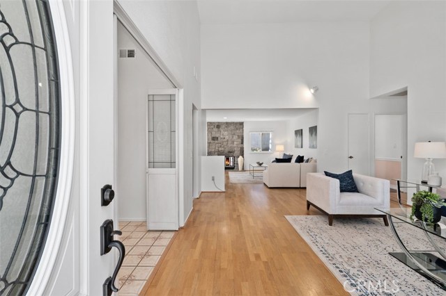 Detail Gallery Image 2 of 34 For 566 Elkhorn Dr, Duarte,  CA 91010 - 3 Beds | 2 Baths