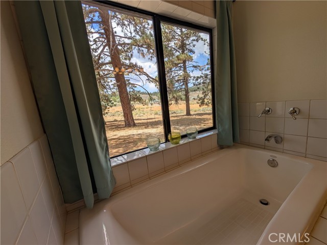 1575 Petersen Lane, Frazier Park CA: https://media.crmls.org/medias/cad7cebf-e17a-485f-bb7e-7c5fd8ad0fbe.jpg