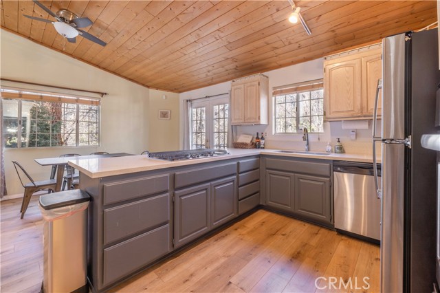 Detail Gallery Image 6 of 33 For 863 Ford Ln, Big Bear Lake,  CA 92315 - 4 Beds | 3/1 Baths