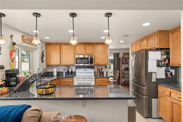 831 Arbor Cir, La Verne CA: https://media.crmls.org/medias/cad8b502-0d0b-4113-bd5e-822e1d146ae1.jpg