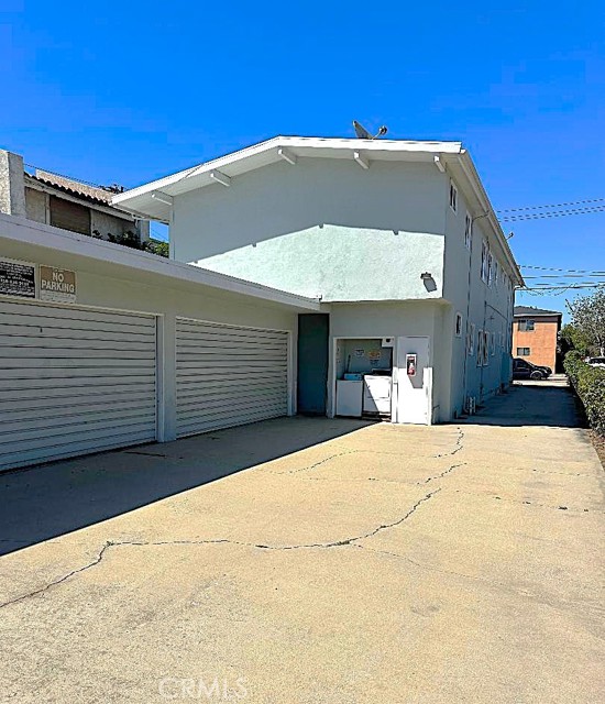 There is a Wide Open Driveway Approach to the Garages. There is a Wide Open Driveway Approach to the Garages.