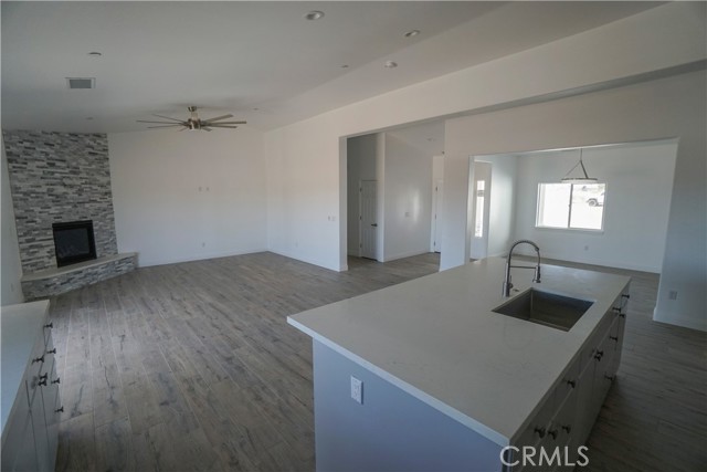 Detail Gallery Image 9 of 26 For 14416 Ricaree Rd, Apple Valley,  CA 92307 - 4 Beds | 2/1 Baths