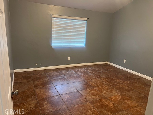 Detail Gallery Image 13 of 19 For 603 Calle Del Sol, Bakersfield,  CA 93307 - 4 Beds | 2 Baths