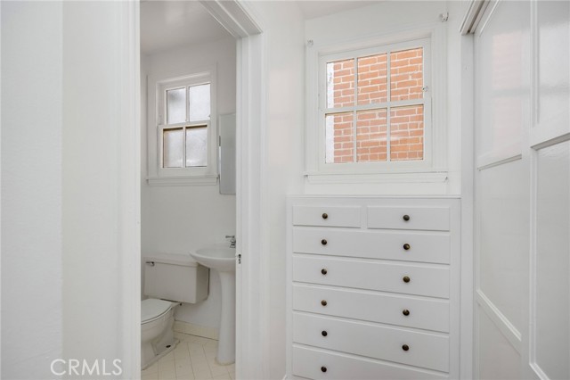 Detail Gallery Image 13 of 19 For 10372 Ashton Ave, Los Angeles,  CA 90024 - 2 Beds | 4 Baths