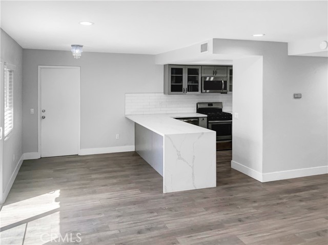 Detail Gallery Image 7 of 18 For 1125 Border Ave, Corona,  CA 92882 - 2 Beds | 2 Baths