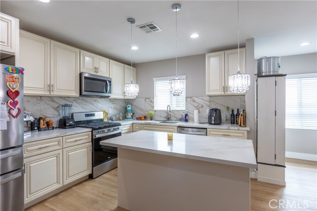 1344 Ximeno Avenue, Long Beach CA: https://media.crmls.org/medias/cada68ba-9d84-451e-9fdb-58b613115c70.jpg