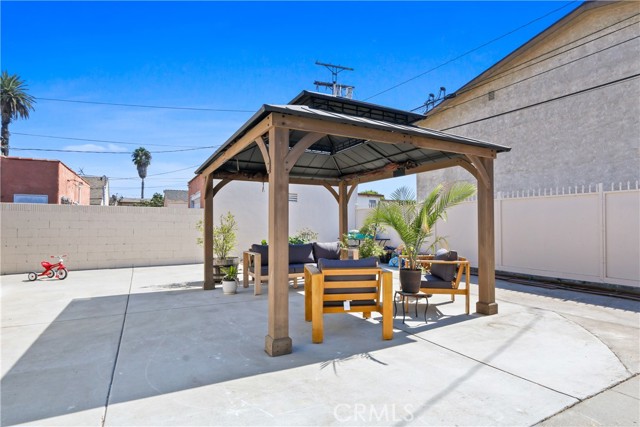 1942 71st Street, Los Angeles, California 90047, 2 Bedrooms Bedrooms, ,1 BathroomBathrooms,Single Family Residence,For Sale,71st,OC25010562