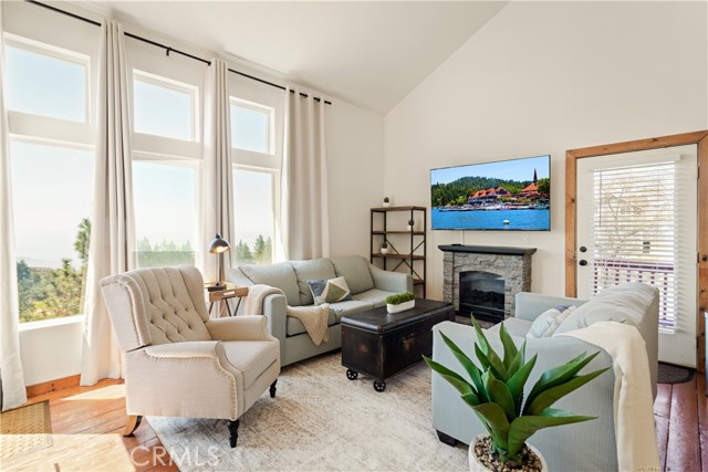 Detail Gallery Image 13 of 49 For 30191 Enchanted Way, Running Springs,  CA 92382 - 3 Beds | 3 Baths
