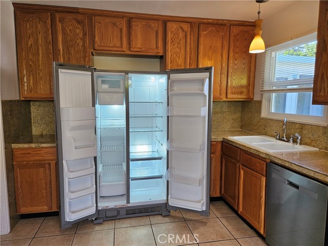 Detail Gallery Image 11 of 39 For 18237 Valley Vista Bld, Tarzana,  CA 91356 - 2 Beds | 1 Baths