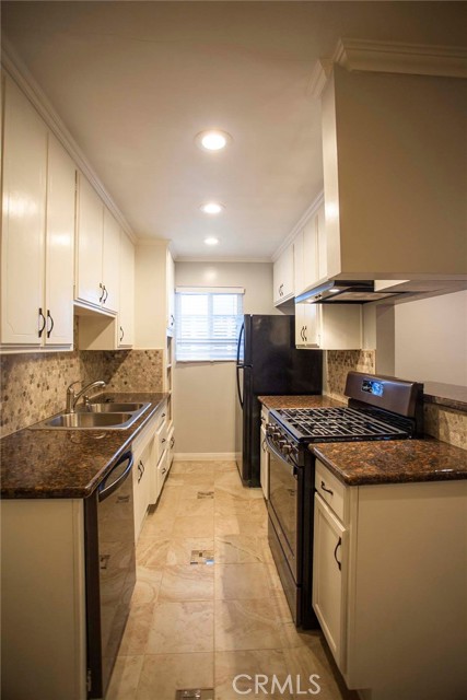 3669 Empire Drive, Los Angeles CA: https://media.crmls.org/medias/cadcfecd-c96e-410f-b4dd-0f6b3605568b.jpg