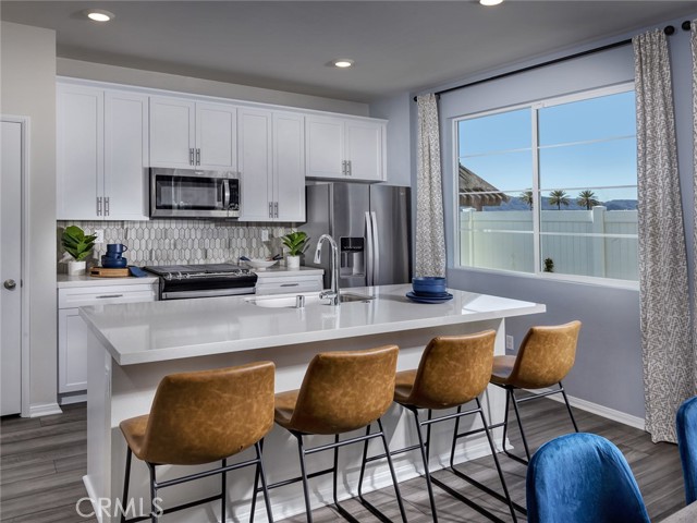 Detail Gallery Image 2 of 20 For 2147 Bergamot St, Redlands,  CA 92374 - 3 Beds | 2/1 Baths