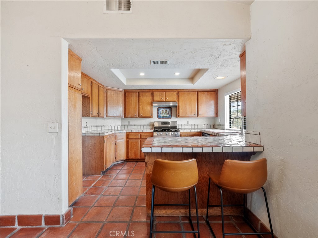 https://media.crmls.org/medias/cadde7d1-f2b1-4f16-b417-39147e03b5cc.jpg?preset=X-Large