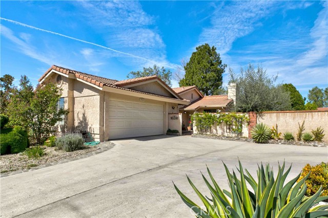 Detail Gallery Image 2 of 23 For 26013 Palomita Drive, Valencia,  CA 91355 - 2 Beds | 2 Baths