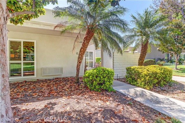 2049 Via Mariposa East, Laguna Woods CA: https://media.crmls.org/medias/cadf1b35-dc03-4c28-82b5-d12084d21811.jpg