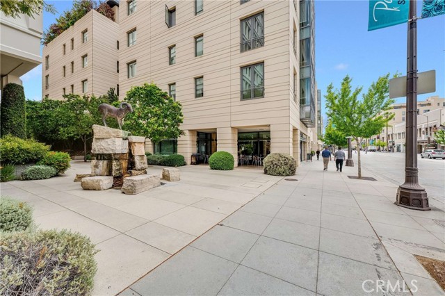 345 E Colorado Boulevard, Pasadena CA: https://media.crmls.org/medias/cadfaae6-174f-400e-b822-041000e0460f.jpg