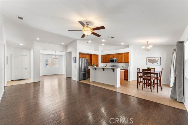 Detail Gallery Image 8 of 42 For 3319 Gemstone, Rosamond,  CA 93560 - 3 Beds | 2 Baths