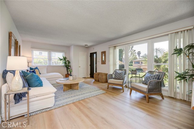 Detail Gallery Image 6 of 40 For 1311 Voorhees Ave, Manhattan Beach,  CA 90266 - 3 Beds | 2 Baths