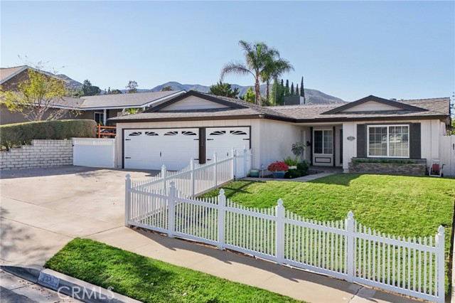 Detail Gallery Image 2 of 61 For 2322 Avenida Del Vista, Corona,  CA 92882 - 3 Beds | 2 Baths