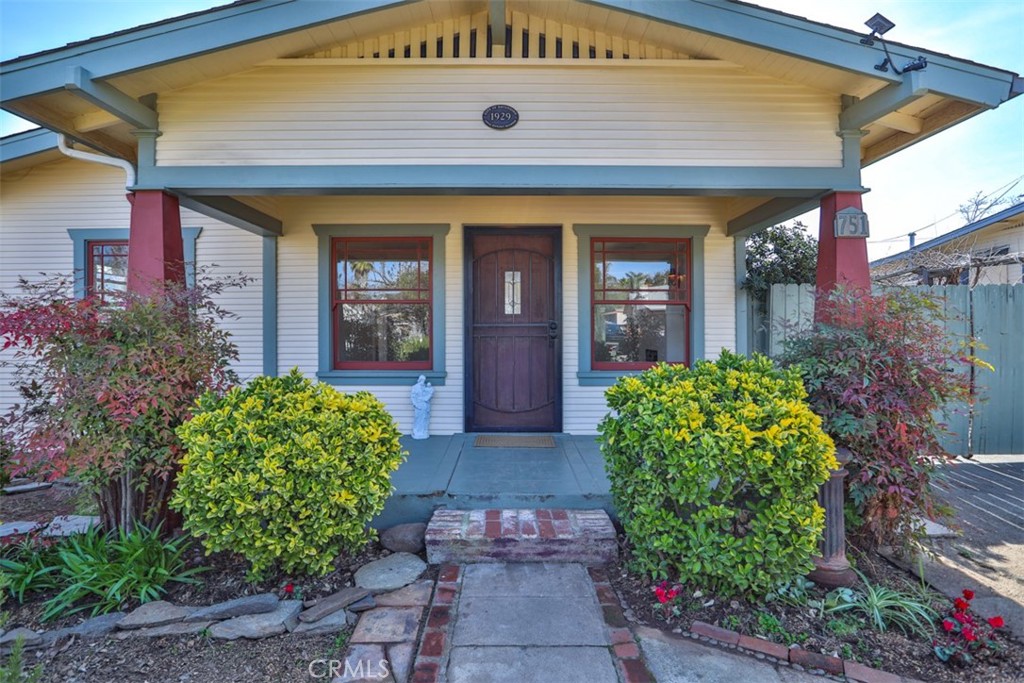 751 W 7th Avenue