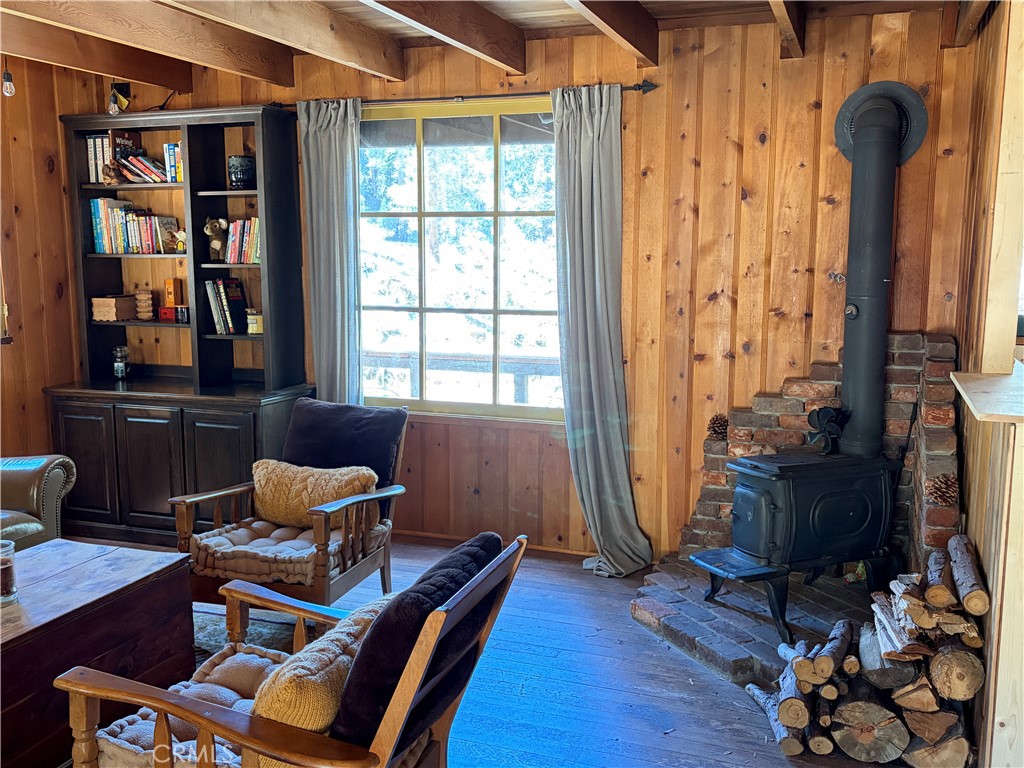 https://media.crmls.org/medias/cae33e3d-ceca-4f88-8d1c-a61147e3a7d1.jpg?preset=X-Large